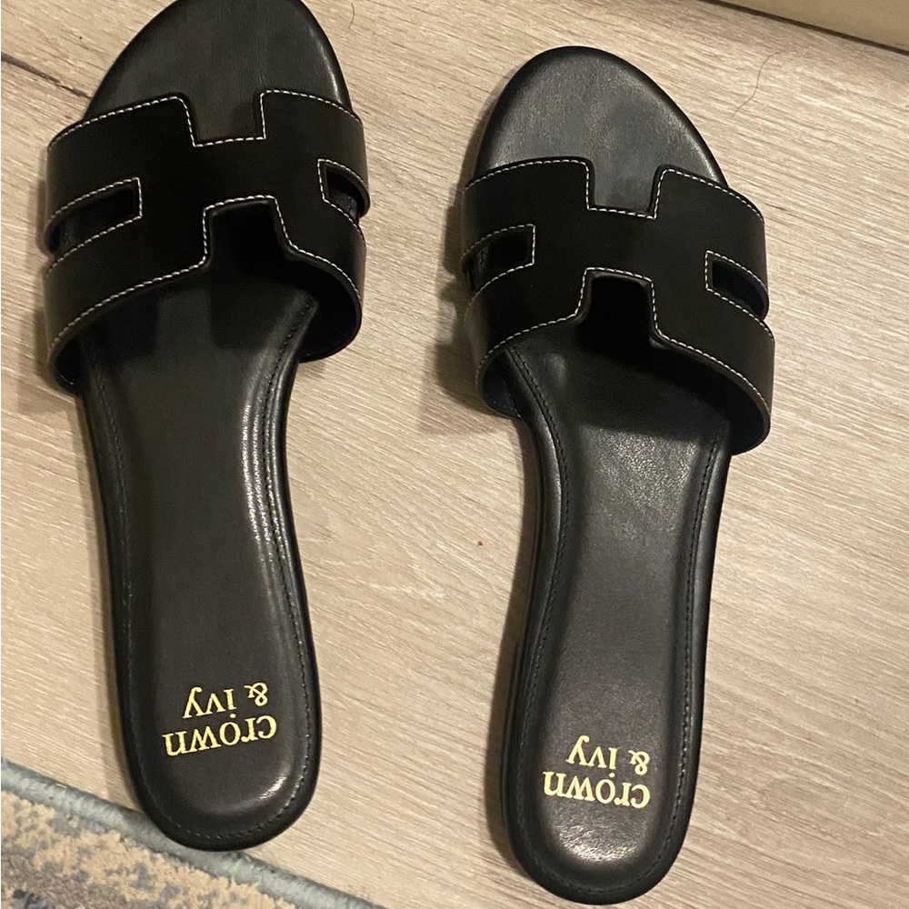 Crown Ivy Sandals